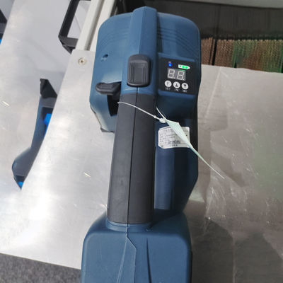 Handheld Electric Strapping Machine for Cardboard Packaging 3.1 KG 4.0Ah 50/60Hz 57.6Wh