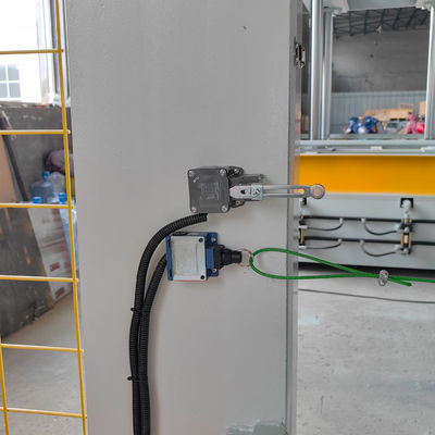 2layer Melamine Veneer Wood Door MDF Hot Press Machine with 3000*1300*42mm Platen Size