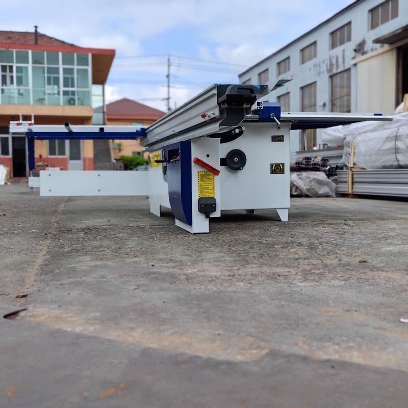 High Accuracy Sliding Table Panel Saw For Woodworking Furniture MJ3200 3250*3150*900mm Size